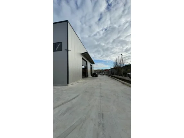 Shqiperi, shitet magazine Kati 0, 1.400 m² 800.000 € (Prush)