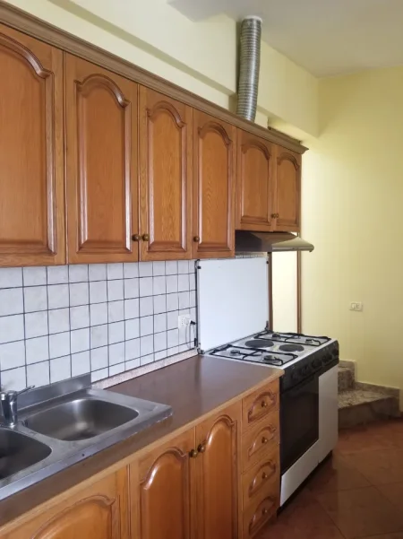 Tirane, jepet me qera apartament 1+1+Aneks+Ballkon Kati 6, 70 m² 330 € (ministria e jashtme)
