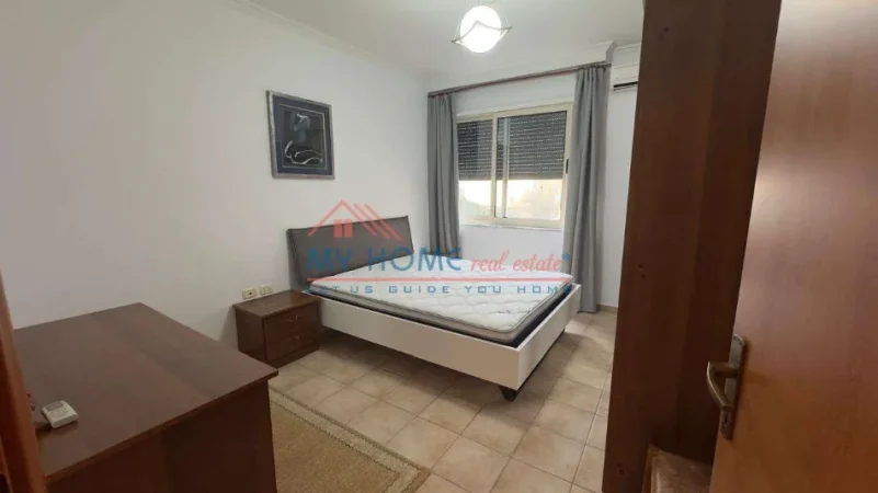 Tirane, jepet me qera apartament 1+1+Ballkon Kati 3, 70 m² 650 € (Bulevardi Zogu I)