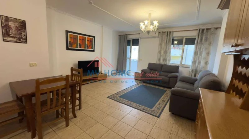 Tirane, jepet me qera apartament 1+1+Ballkon Kati 3, 70 m² 650 € (Bulevardi Zogu I)