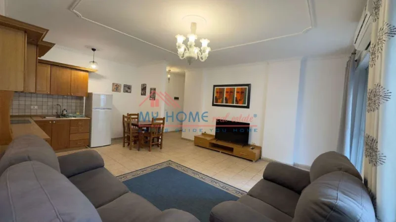 Tirane, jepet me qera apartament 1+1+Ballkon Kati 3, 70 m² 650 € (Bulevardi Zogu I)