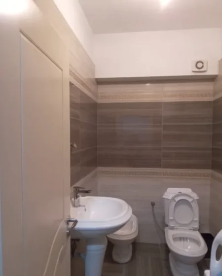 Tirane, jepet me qera apartament 2+1 Kati 4, 90 m² 500 € 