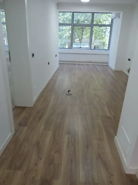 Tirane, jepet me qera zyre Kati 2, 73 m² 800 € (RRUGA E KAVAJES)