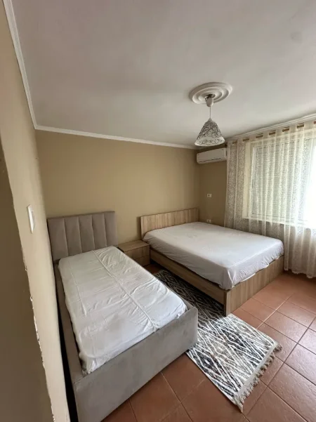 Tirane, jepet me qera Apartament 2+1, Mobiluar, Kati 5, Siperfaqe 60m², Çmimi 500 € në Medrese, Ish Resorant Durrësi, Tiranë.