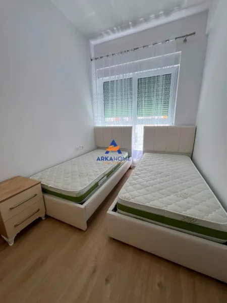 Tirane, jepet me qera apartament 2+1+Ballkon Kati 5, 69 m² 500 € 