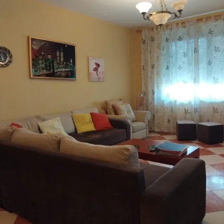 Tirane, shitet apartament 2+1+Ballkon Kati 7, 104 m² 355.000 € (Rruga e Kosovarëve)