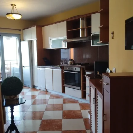 Tirane, shitet apartament 2+1+Ballkon Kati 7, 104 m² 355.000 € (Rruga e Kosovarëve)