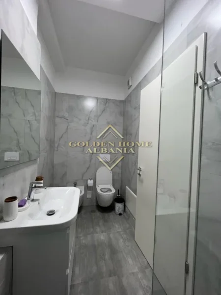Tirane, jepet me qera apartament , 60 m² 
