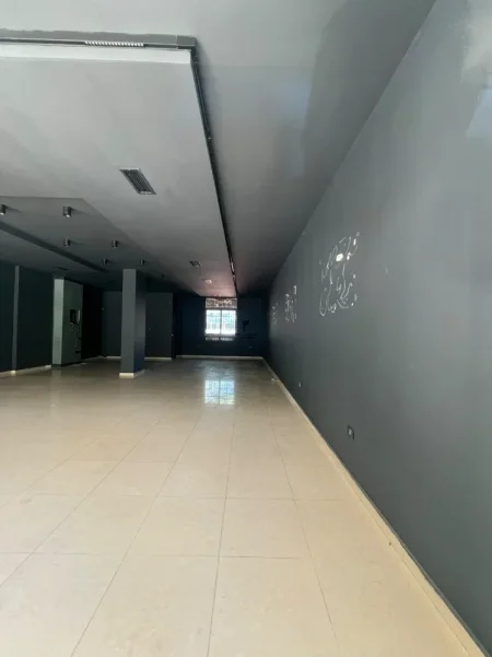 Tirane, jepet me qera zyre Kati 0, 100 m² 2.000 € (STADIUMI DINAMO)