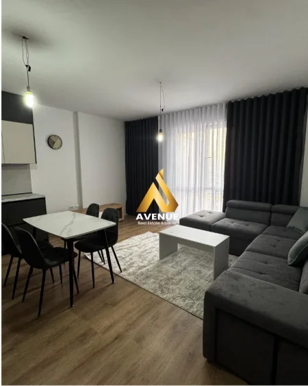 Tirane, jepet me qera apartament 2+1+Ballkon Kati 7, 100 m² 450 € (univers city)