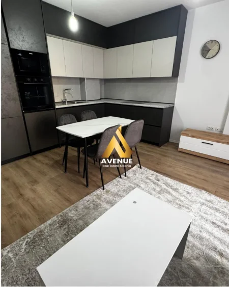 Tirane, jepet me qera apartament 2+1+Ballkon Kati 7, 100 m² 450 € (univers city)