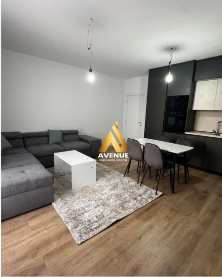Tirane, jepet me qera apartament 2+1+Ballkon Kati 7, 100 m² 450 € (univers city)