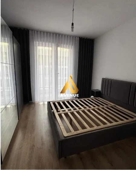 Tirane, jepet me qera apartament 2+1+Ballkon Kati 7, 100 m² 450 € (univers city)