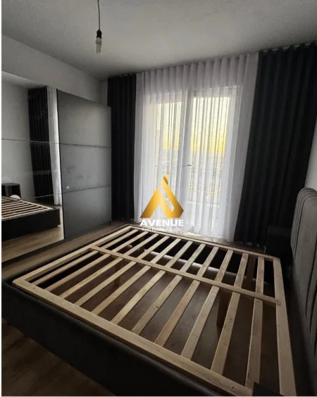 Tirane, jepet me qera apartament 2+1+Ballkon Kati 7, 100 m² 450 € (univers city)