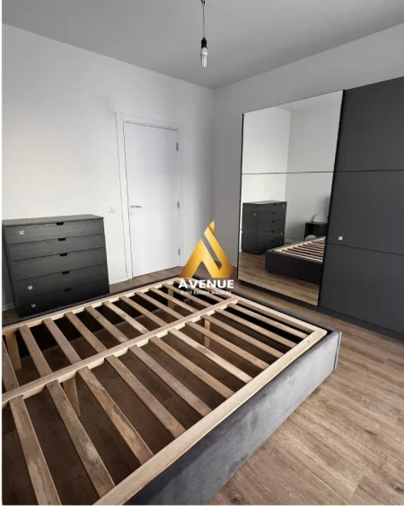 Tirane, jepet me qera apartament 2+1+Ballkon Kati 7, 100 m² 450 € (univers city)