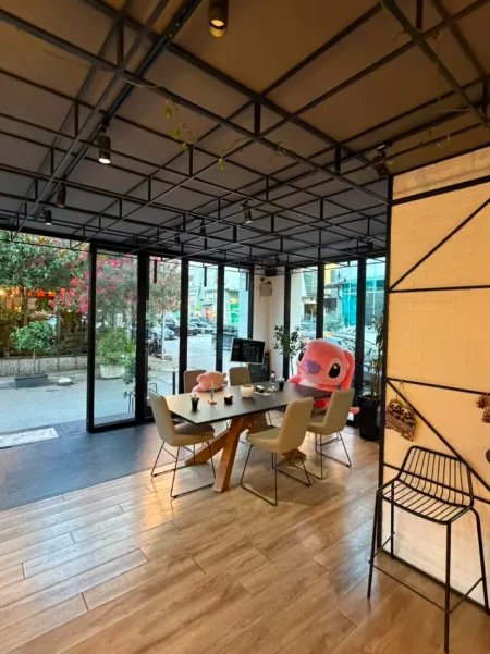 Tirane, shitet lokal Kati 0, 136 m² 370.000 € (Rruga Babe Rexha, Ish Parku i Autobuzave)