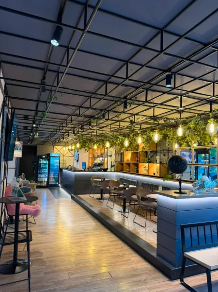Tirane, shitet lokal Kati 0, 136 m² 370.000 € (Rruga Babe Rexha, Ish Parku i Autobuzave)