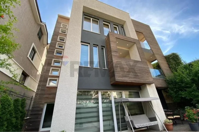 Tirane, shitet Vile Vile 3 Katshe , 412 m² 845.000 € (Rruga e Elbasanit)