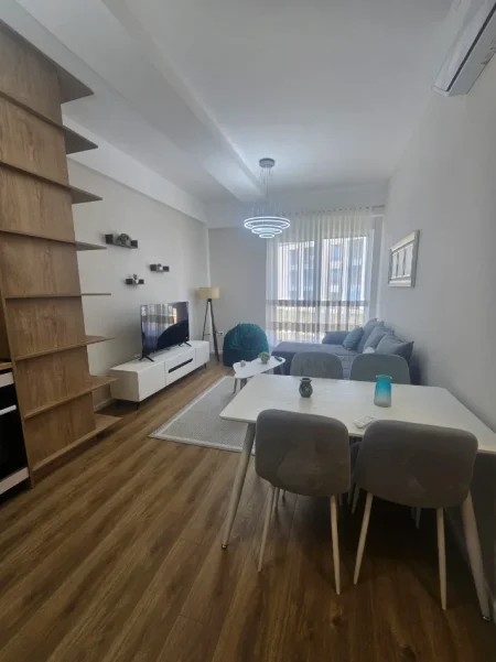Tirane, jepet me qera apartament 1+1 , 60 m² 450 € (Fresku)