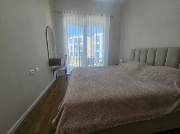 Tirane, jepet me qera apartament 1+1 , 60 m² 450 € (Fresku)