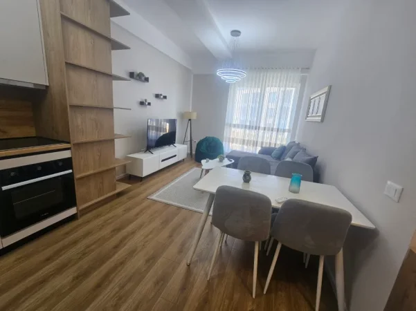 Tirane, jepet me qera apartament 1+1 , 60 m² 450 € (Fresku)