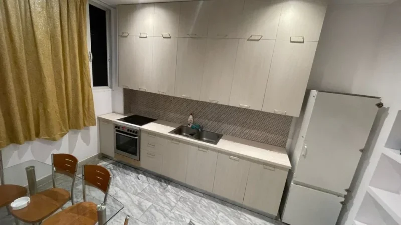 Tirane, jepet me qera apartament 2+1 Kati 1, 80 m² 500 € (Shkolla Bashkuar)