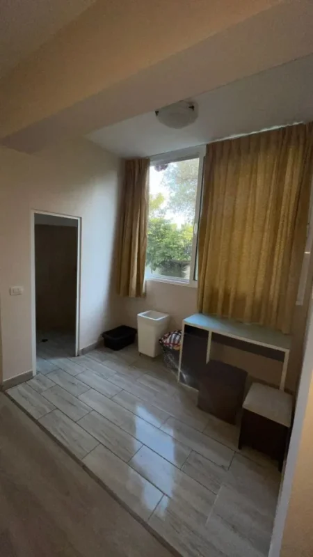 Tirane, jepet me qera apartament 2+1 Kati 1, 80 m² 500 € (Shkolla Bashkuar)