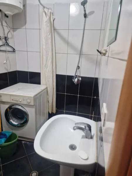 Tirane, jepet me qera apartament 1+1 Kati 7, 59 m² 400 € (astir 2 palmat)