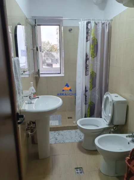 Tirane, shitet apartament 2+1+Ballkon Kati 2, 75 m² 180.000 € 