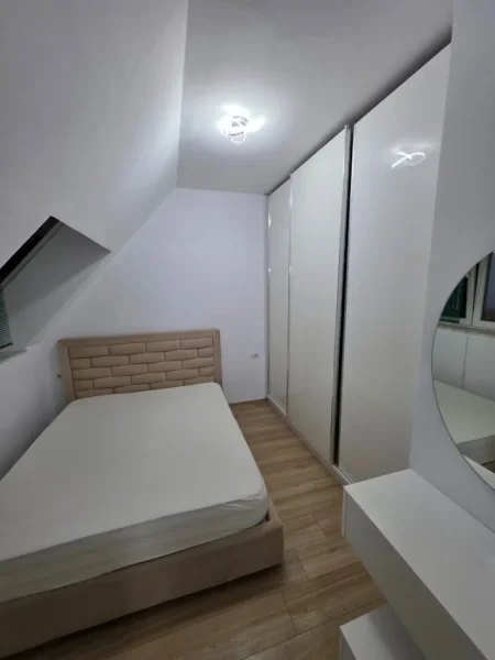 Tirane, jepet me qera apartament 1+1 Kati 6, 50 m² 420 € (Liqeni i Thatë)