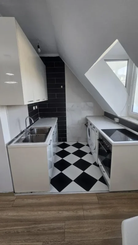 Tirane, jepet me qera apartament 1+1 Kati 6, 50 m² 420 € (Liqeni i Thatë)