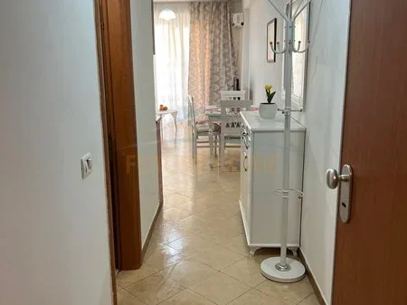 Durres, jepet me qera apartament 1+1 Kati 8, 48 m² 420 € (Pallati I Sportit)