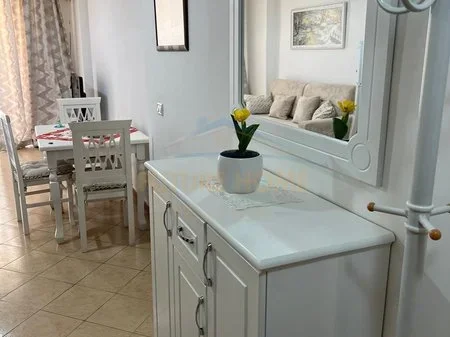 Durres, jepet me qera apartament 1+1 Kati 8, 48 m² 420 € (Pallati I Sportit)