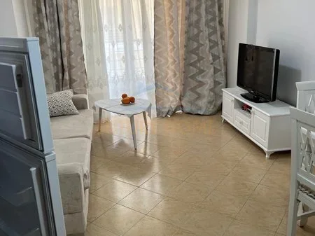 Durres, jepet me qera apartament 1+1 Kati 8, 48 m² 420 € (Pallati I Sportit)