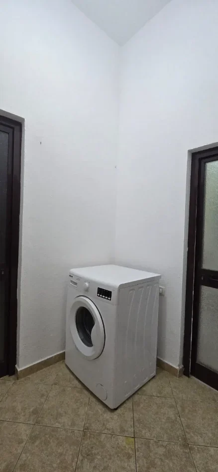 Tirane, jepet me qera apartament 1+1 ,Kati 1, 50 m² 330 € (Bulevardi i Ri)