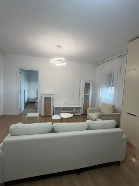 Tirane, jepet me qera apartament 2+1 Kati 7, 95 m² 600 € (Paskuqan)