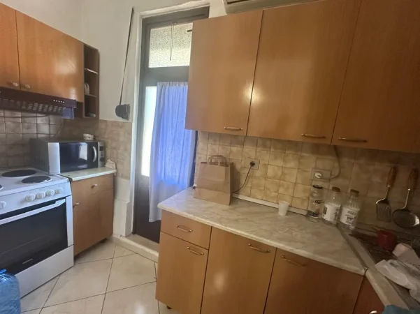 Tirane, jepet me qera apartament 1+1+Aneks+Ballkon Kati 2, 75 m² 550 € (Rruga e Barrikadave)