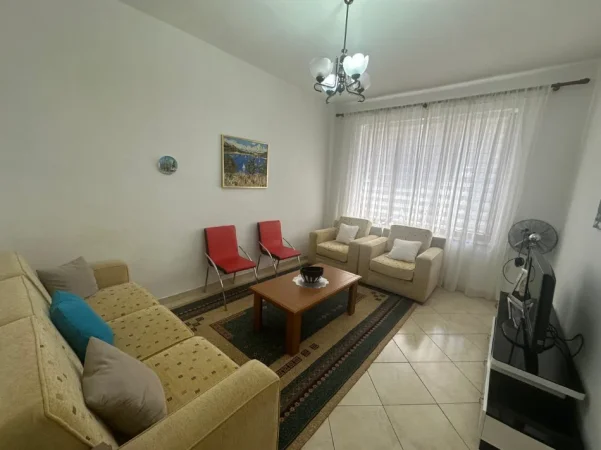 Tirane, jepet me qera apartament 1+1+Aneks+Ballkon Kati 2, 75 m² 550 € (Rruga e Barrikadave)