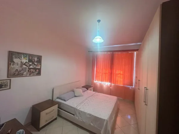 Tirane, jepet me qera apartament 1+1+Aneks+Ballkon Kati 2, 75 m² 550 € (Rruga e Barrikadave)