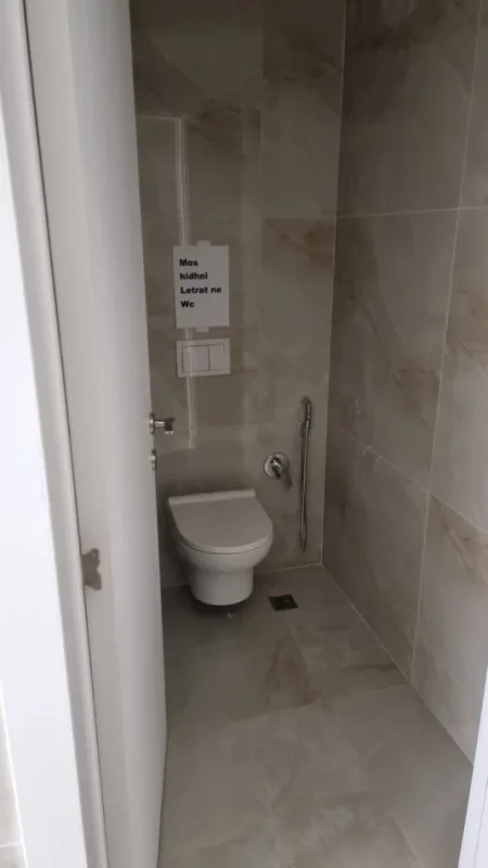 Tirane, jepet me qera ambjent biznesi Kati 1, 227 m² 3.200 € (Rruga e Dibrës)