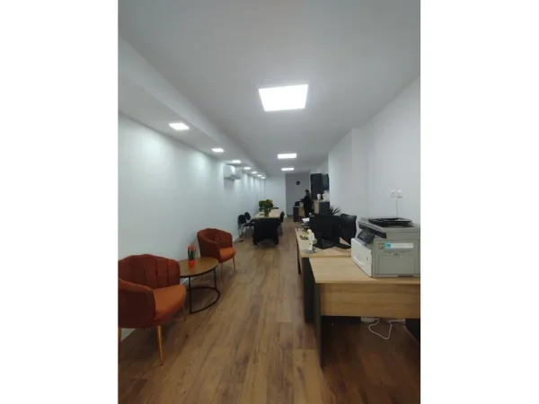 Tirane, shitet ambjent biznesi Kati 0, 44 m² 110.000 € (Laprake Select142952)
