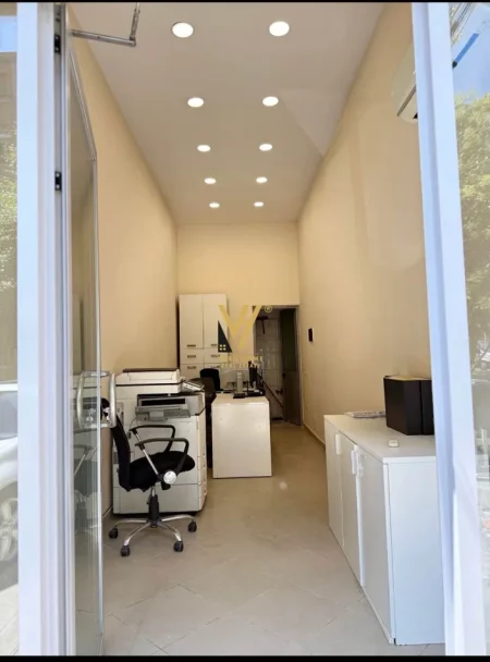 Tirane, jepet me qera dyqan Kati 0, 24 m² 420 € (SELITE)