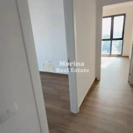 Tirane, jepet me qera apartament 2+1 Kati 3, 98 m² 500 € (Rruga Ferit Xhajko)