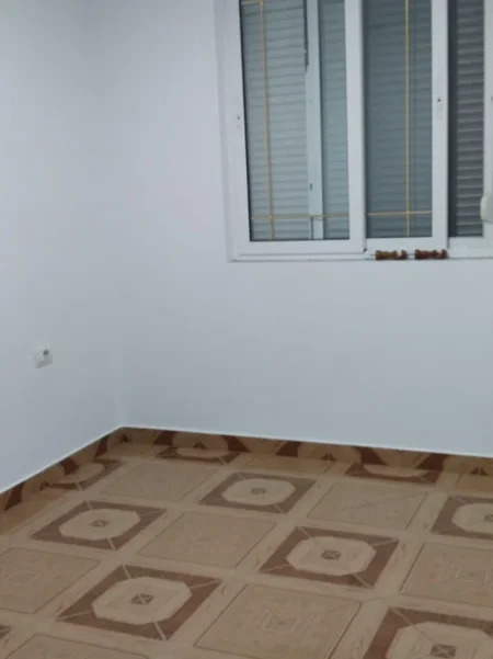 Tirane, jepet me qera apartament 4+1 Kati 2, 120 m² 500 € (Astir - pranë Vilës L)