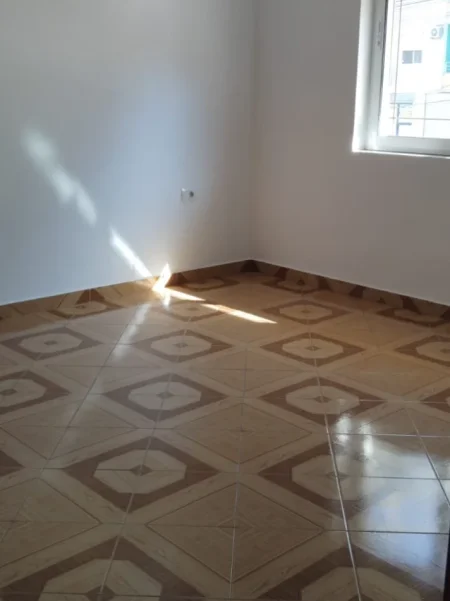 Tirane, jepet me qera apartament 4+1 Kati 2, 120 m² 500 € (Astir - pranë Vilës L)