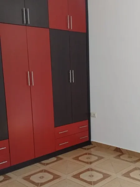 Tirane, jepet me qera apartament 4+1 Kati 2, 120 m² 500 € (Astir - pranë Vilës L)