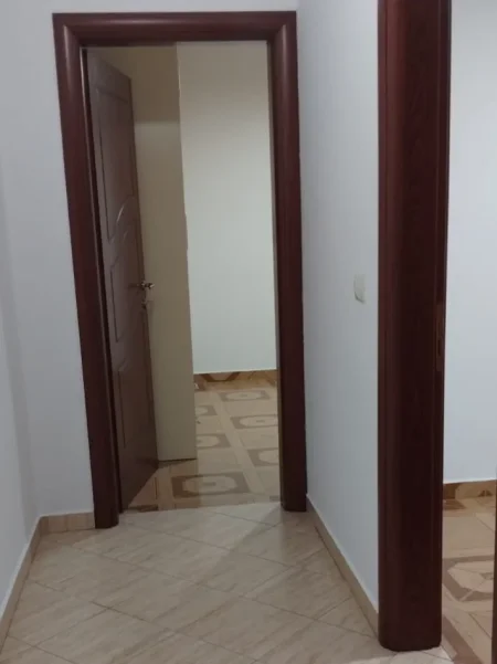 Tirane, jepet me qera apartament 4+1 Kati 2, 120 m² 500 € (Astir - pranë Vilës L)