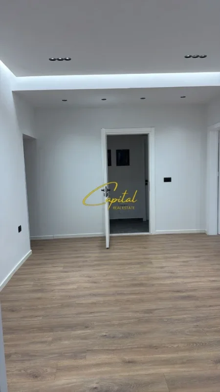 Tirane, jepet me qera zyre Kati 1, 70 m² 550 € (VASIL SHANTO)