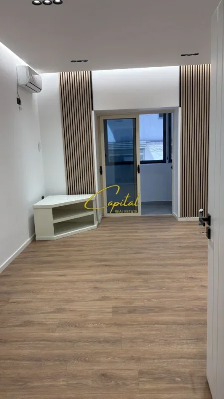 Tirane, jepet me qera zyre Kati 1, 70 m² 550 € (VASIL SHANTO)