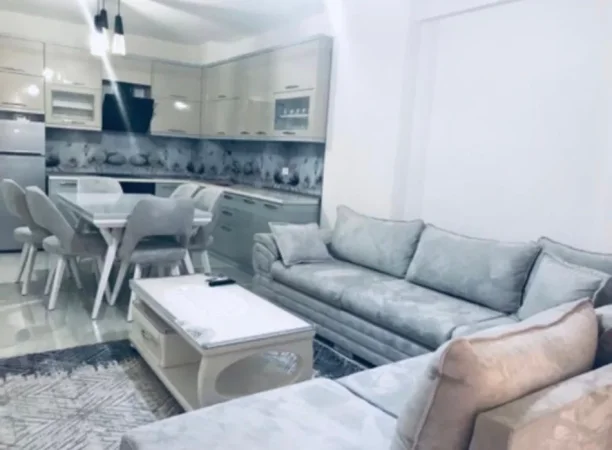 Tirane, jepet me qera apartament 2+1+Ballkon Kati 2, 105 m² 800 € (Gjimnazi Partizani /Rr.e Dibres)